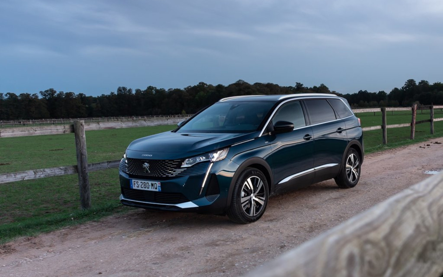 Peugeot 5008 GT 2021 SUV Drive